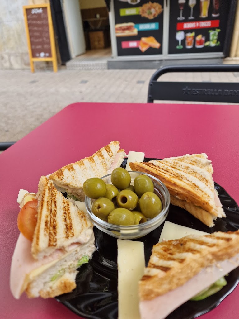 ENIGMA cafeteria bar — Comida y bebida