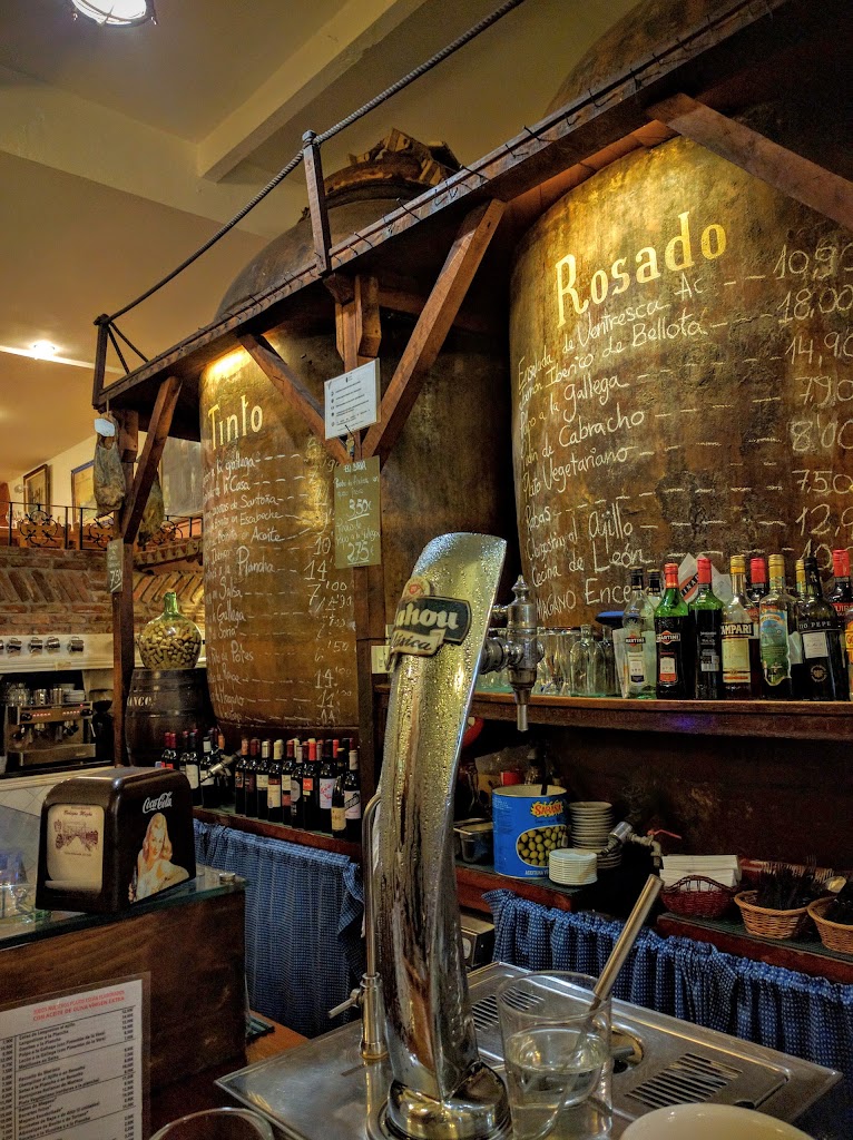 Restaurante Bodegas Mazon — Comida y bebida
