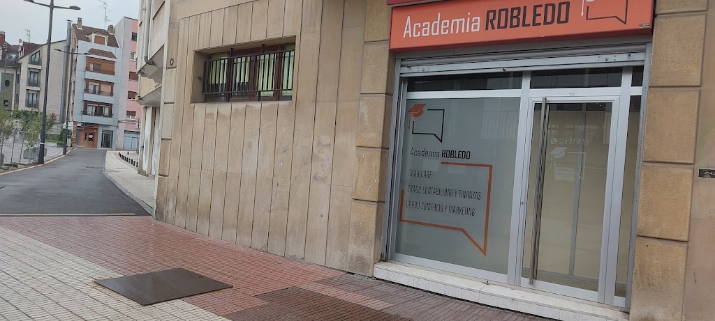 Academias Robledo — Del propietario