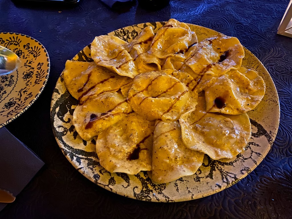 Pub restaurante EMPORIO Gourmet y Copas — Ravioli