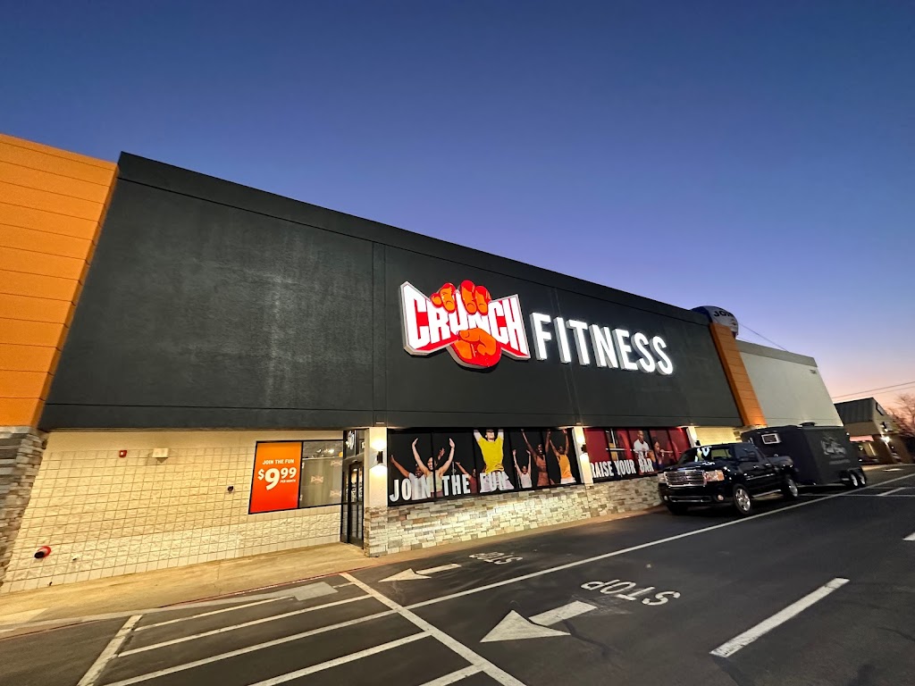  Crunch Fitness - Yukon