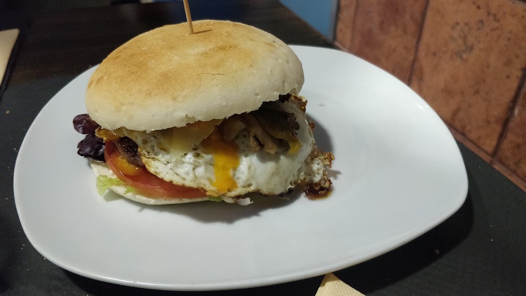 Taberna San Bartolome — Comida y bebida