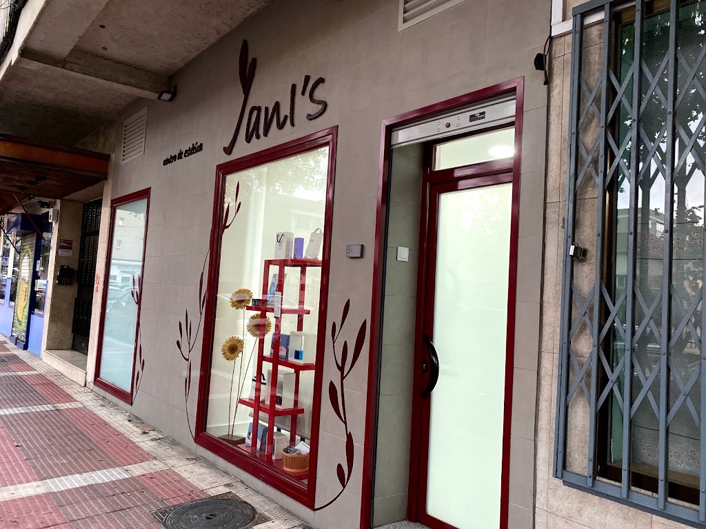 Yani's — Exterior