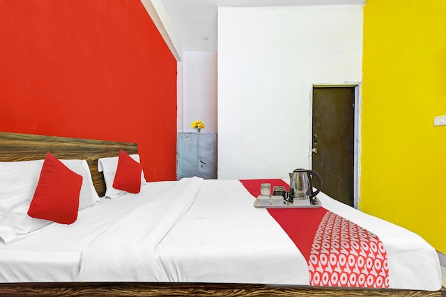Oyo Radhe Hotel