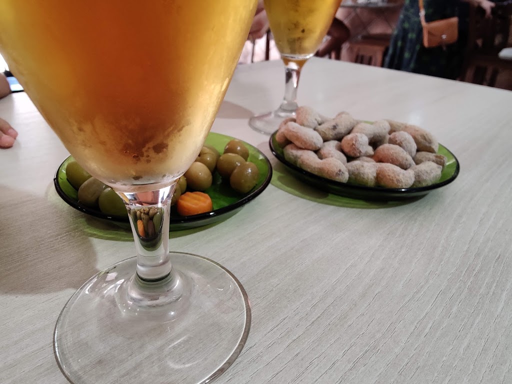 Cafeteria Bar Magallanes — Comida y bebida