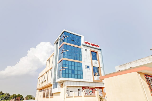 Oyo 46501 Hotel Red Moon