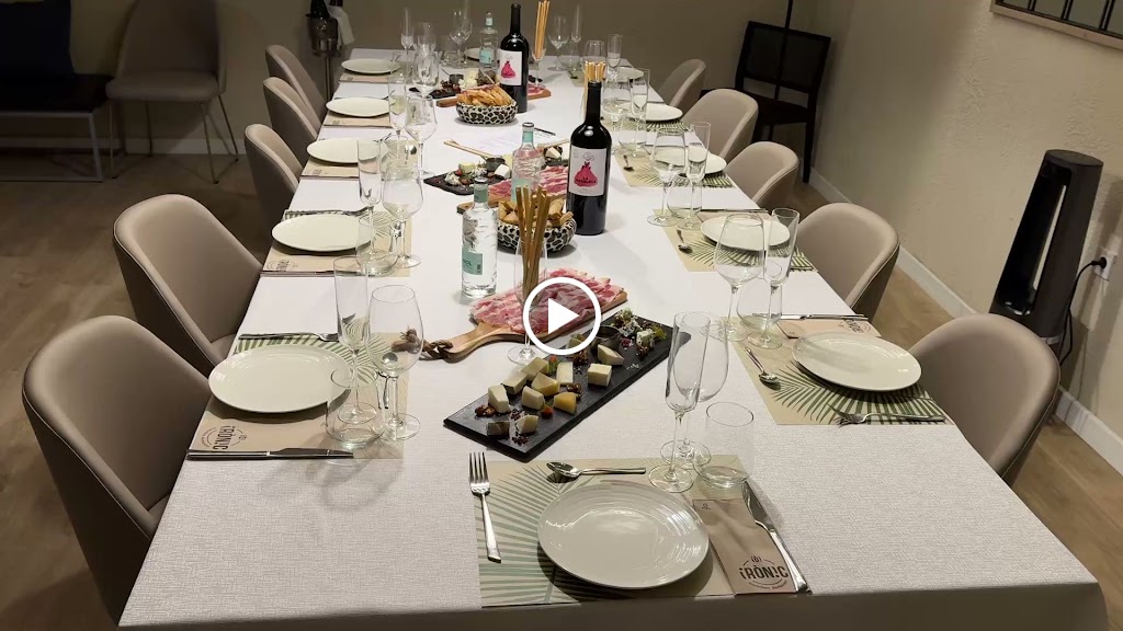 Ironic Granollers Restaurant — Ambiente