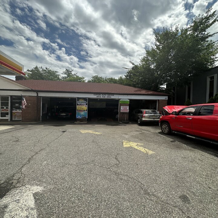 Gas station in Clifton