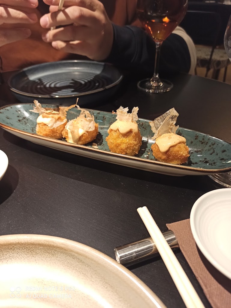 Kento Gastro Sushi — Comida y bebida