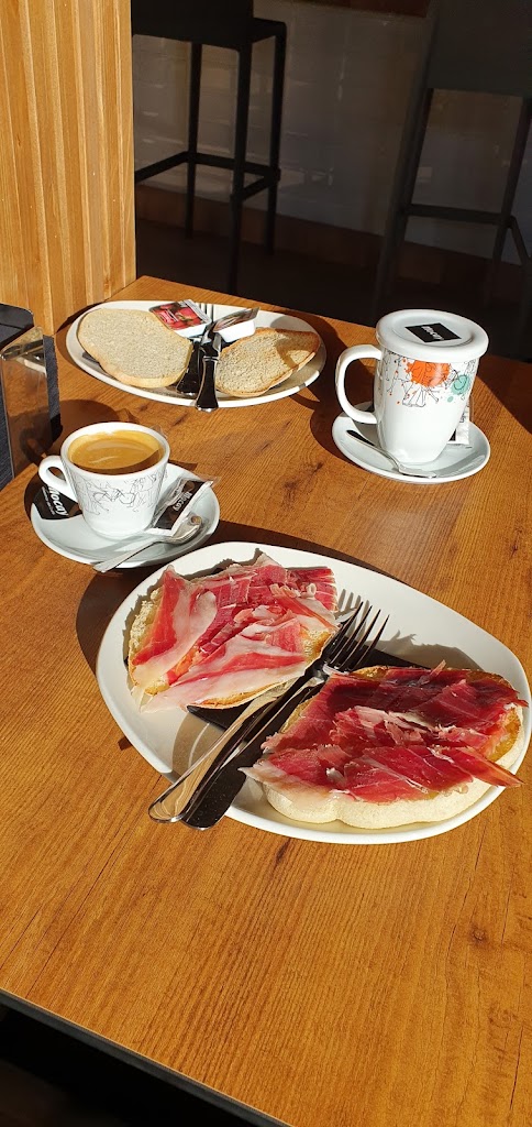 Corte y Jamon — Comida y bebida