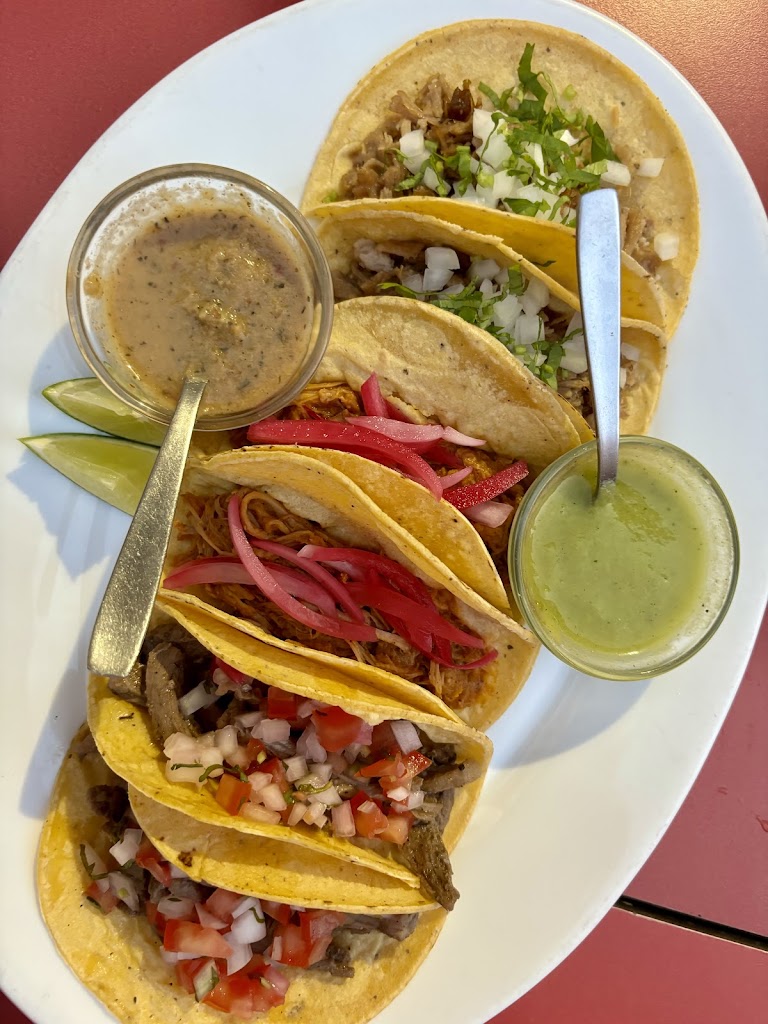 La Taqueria — Comida y bebida