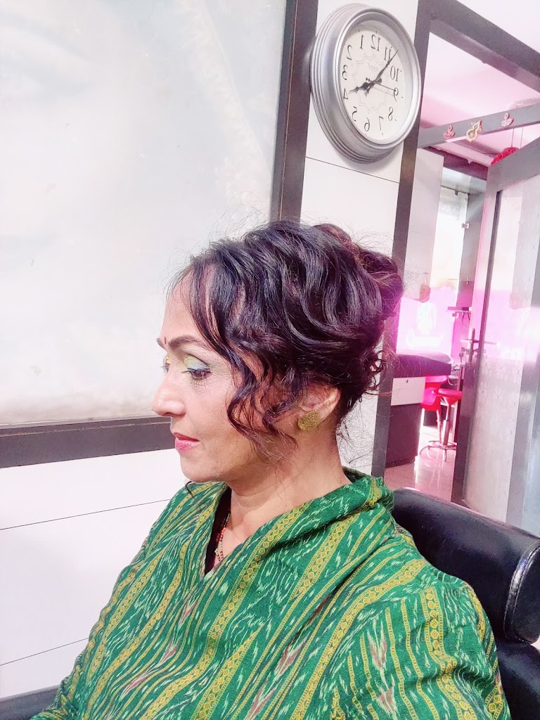 Queens Beauty Parlour