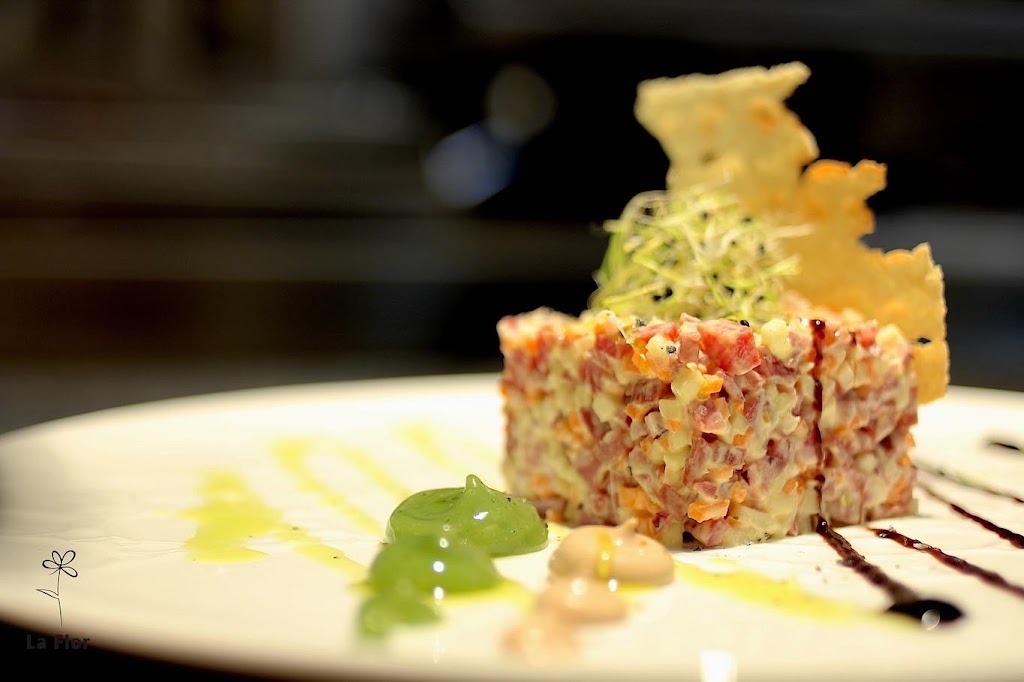 La Flor Restaurant — Comida y bebida