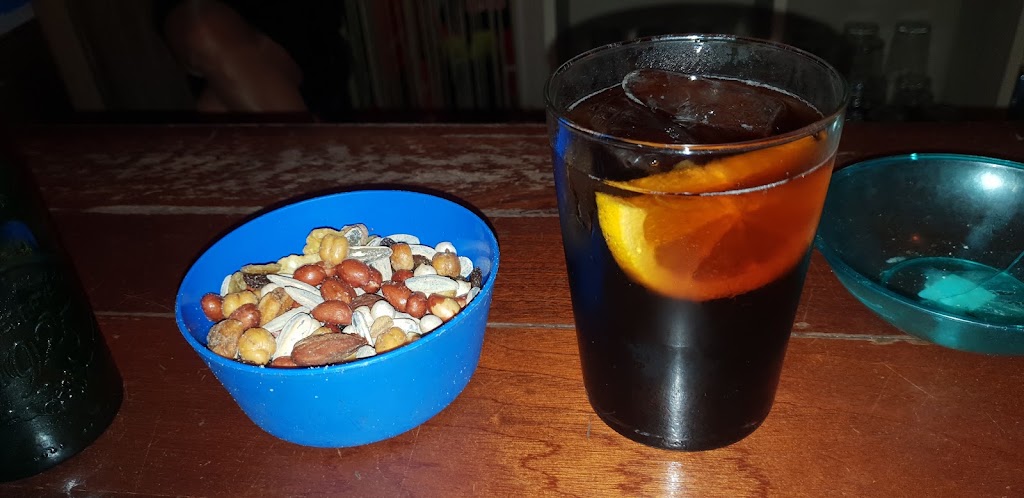 Bar LA PILAR — Comida y bebida