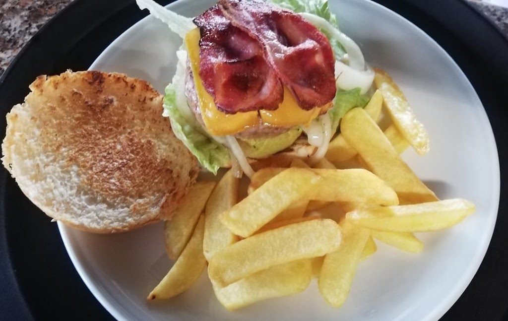 Roxy's American Burgers & Pizza — Comida y bebida