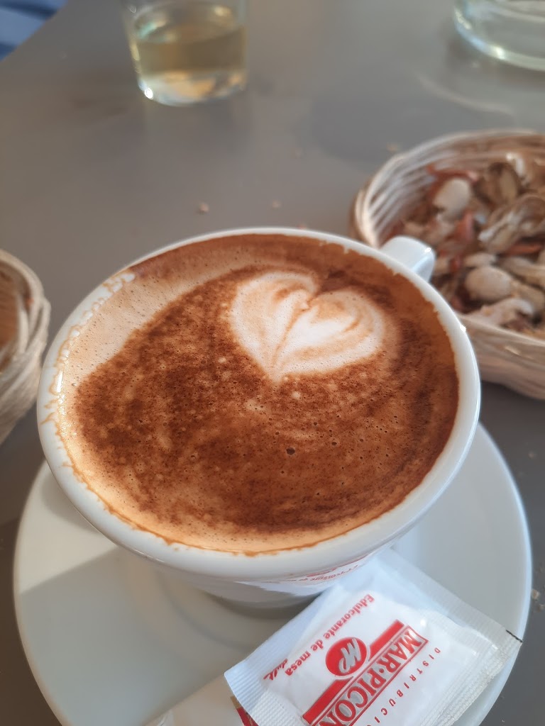 Bar Los Barriles — Comida y bebida