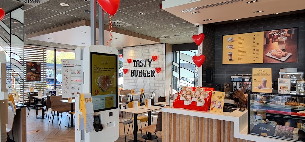 McDonald's Ecija — Ambiente