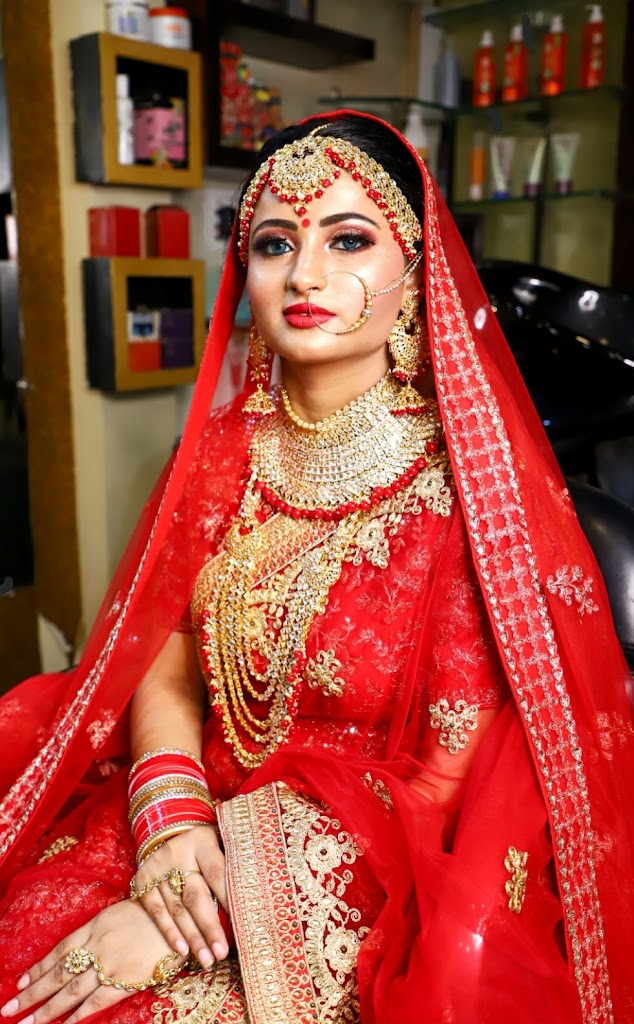 Seema S Aakkriti Beauty Academy Salon