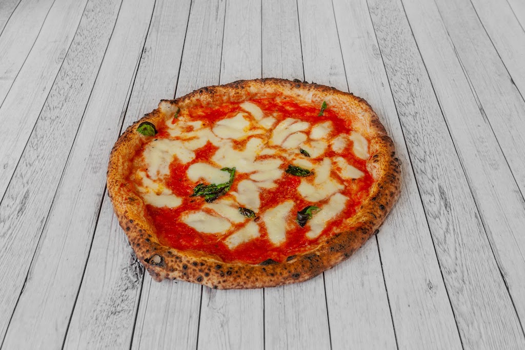 Pizzeria Mano a Mano Cartagena — Comida y bebida