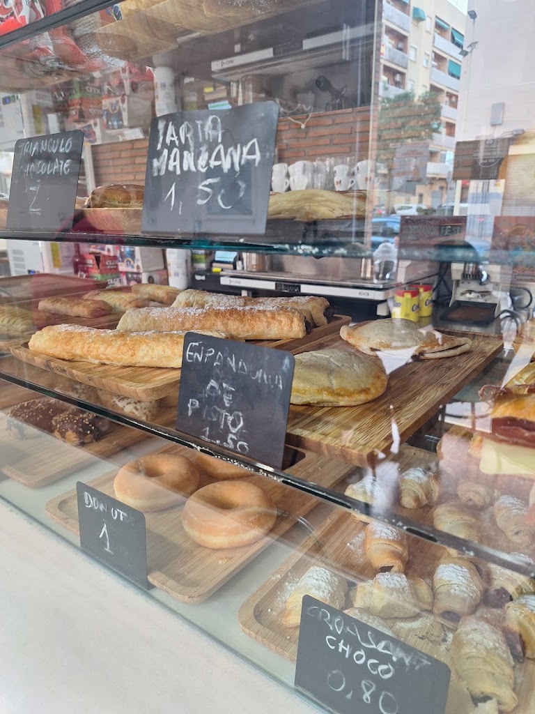 El Cafenet, Manises — Ambiente