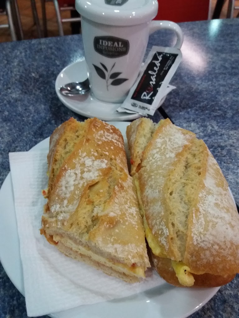 Bar Rosaleda — Comida y bebida