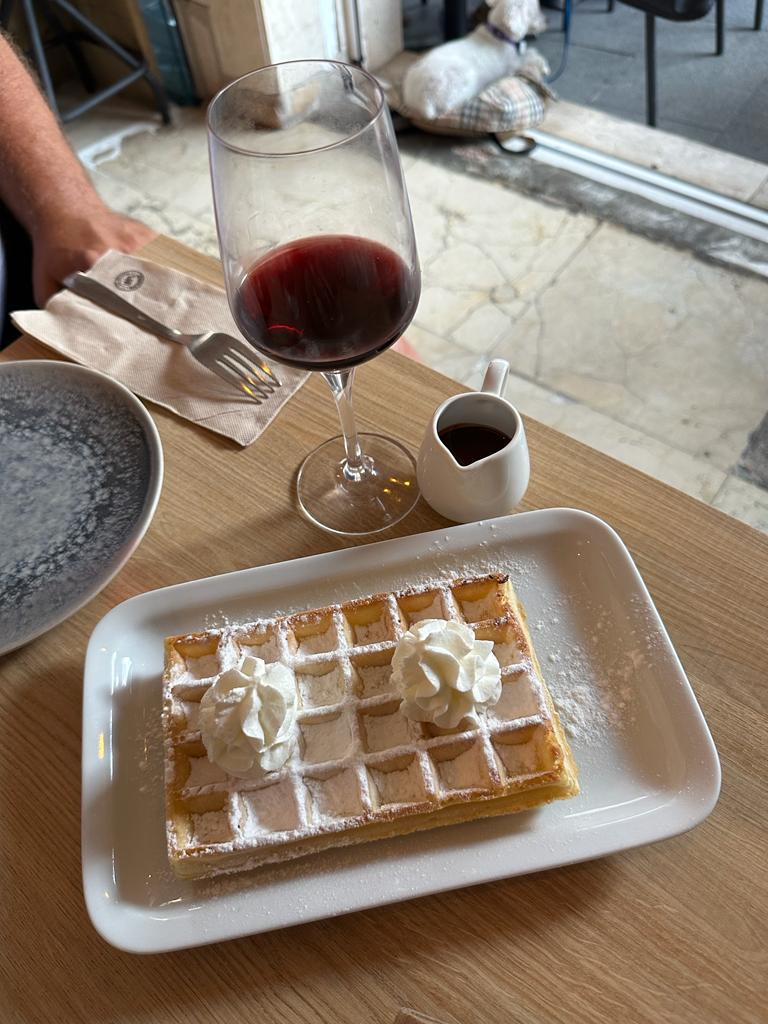 Cafe Belga — Comida y bebida