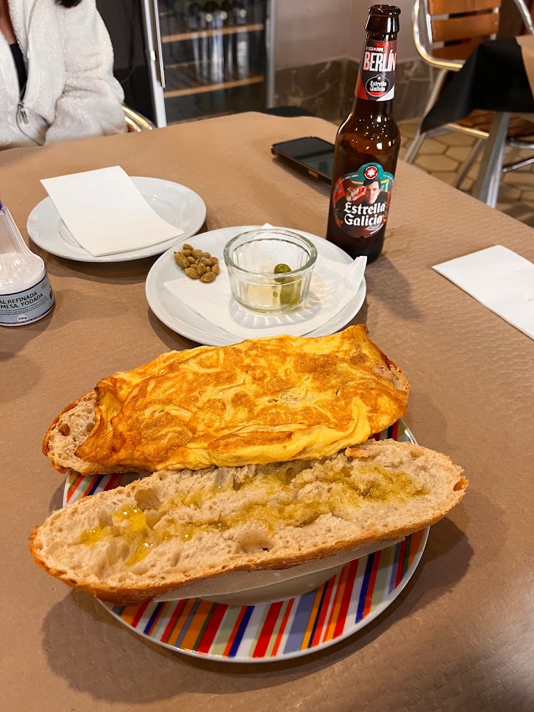 Restaurante El Patronat — Comida y bebida