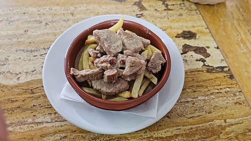 Cafeteria-Cerveceria Doble L — Comida y bebida