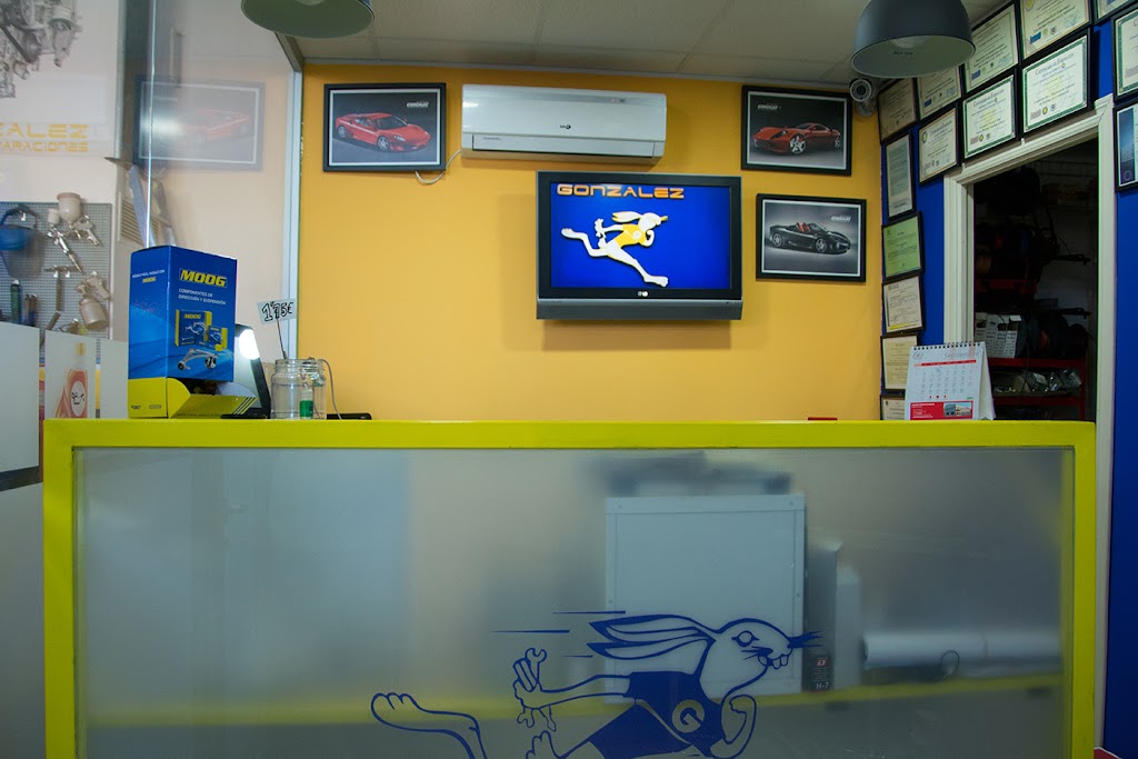 Gonzalez Auto Reparaciones — Interior