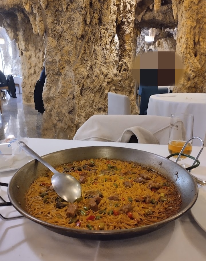 La gruta de Victor Restaurant — Comida y bebida