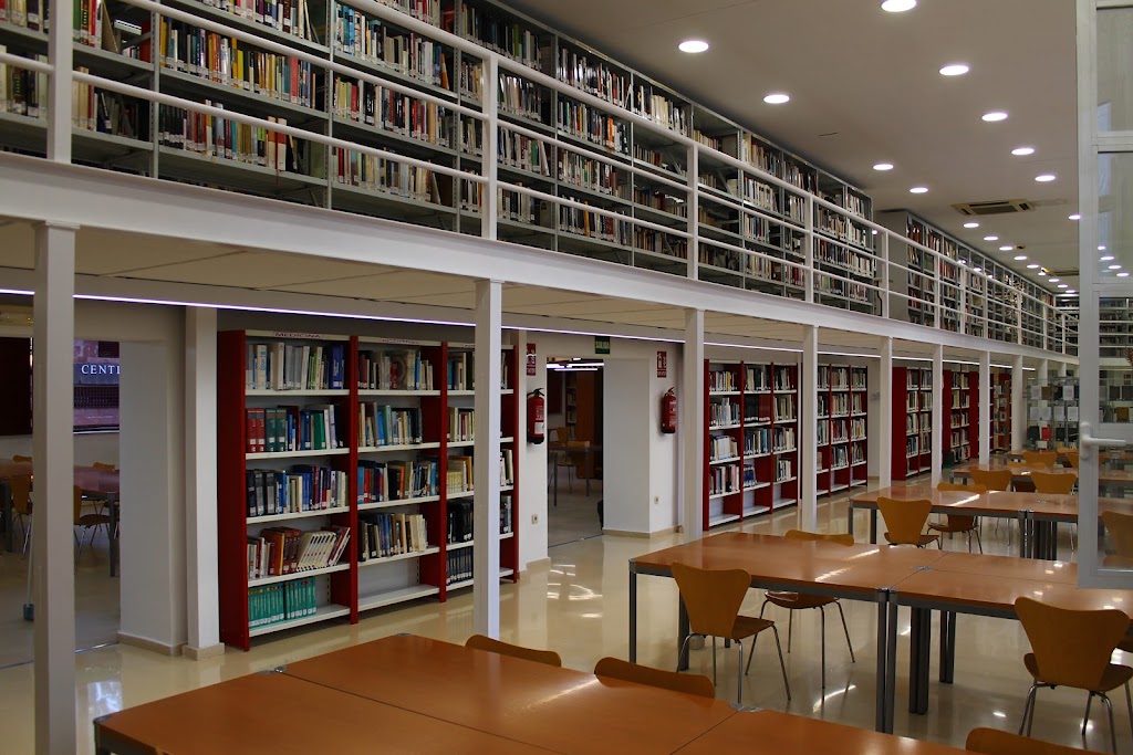 Biblioteca Publica Municipal Miguel de Cervantes — Del propietario