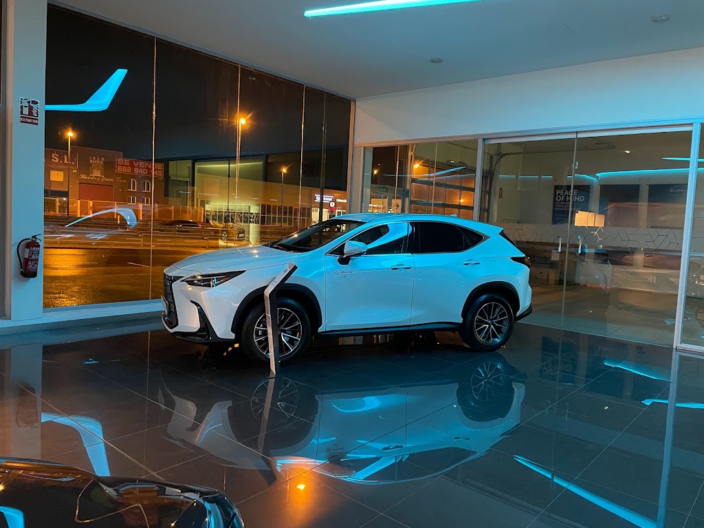 Lexus Leon — Interior