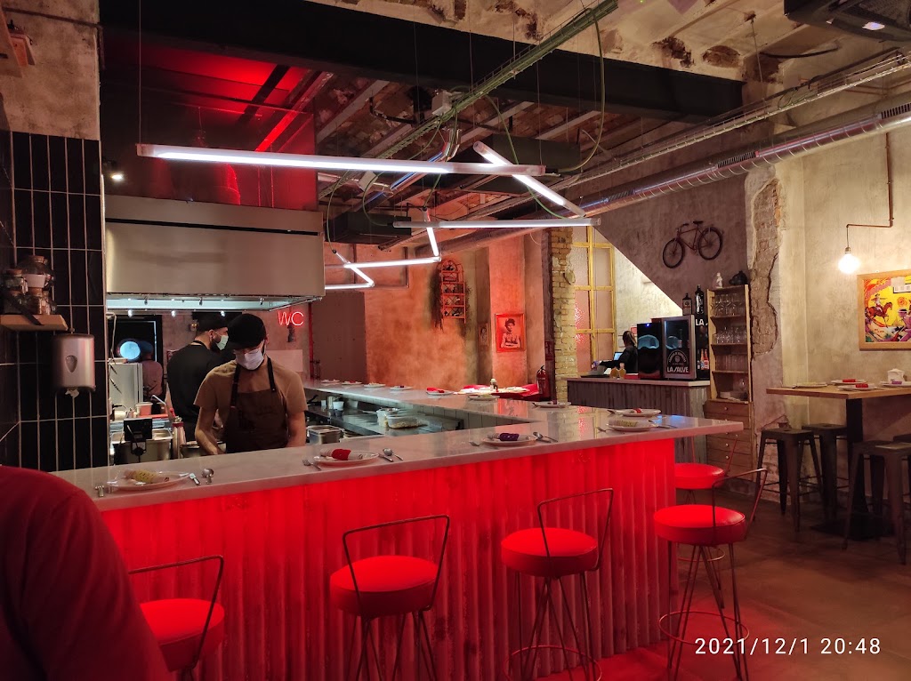 EL BAR Old School Food — Ambiente
