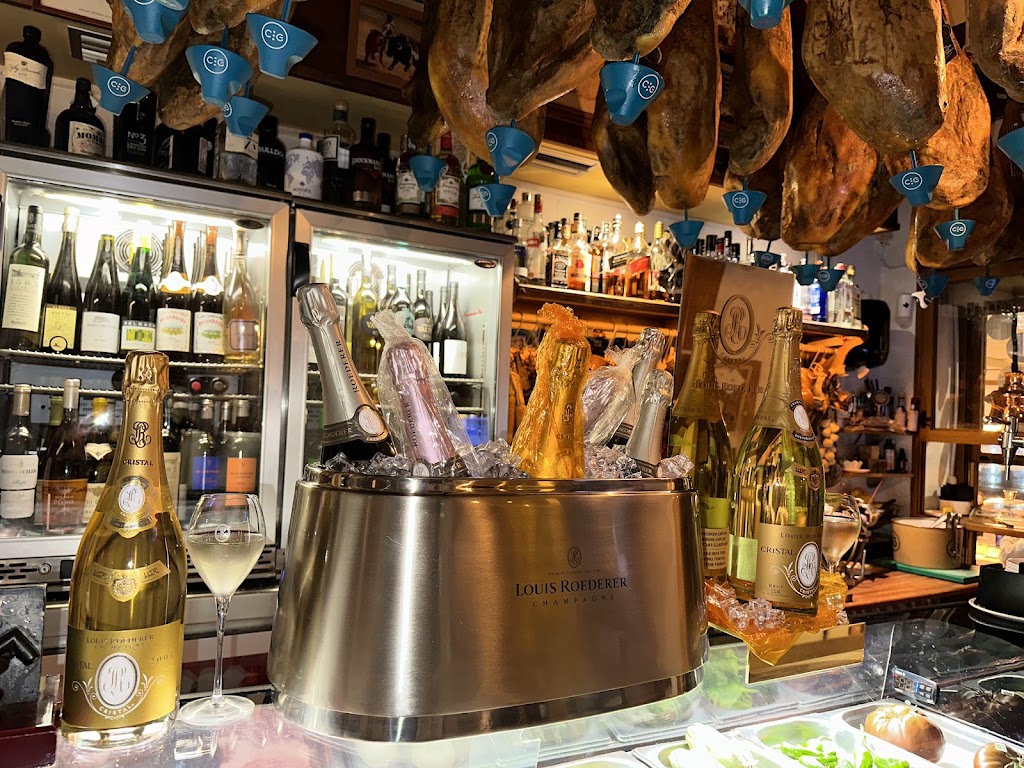 Tasca el Charquito — Comida y bebida