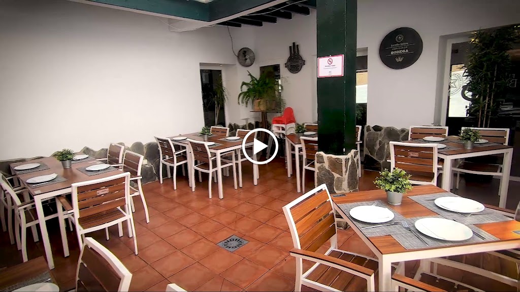 Restaurante El Patio de Benitez — Videos