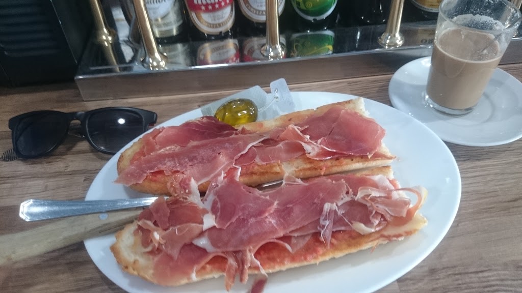 Bar La Isla — Comida y bebida