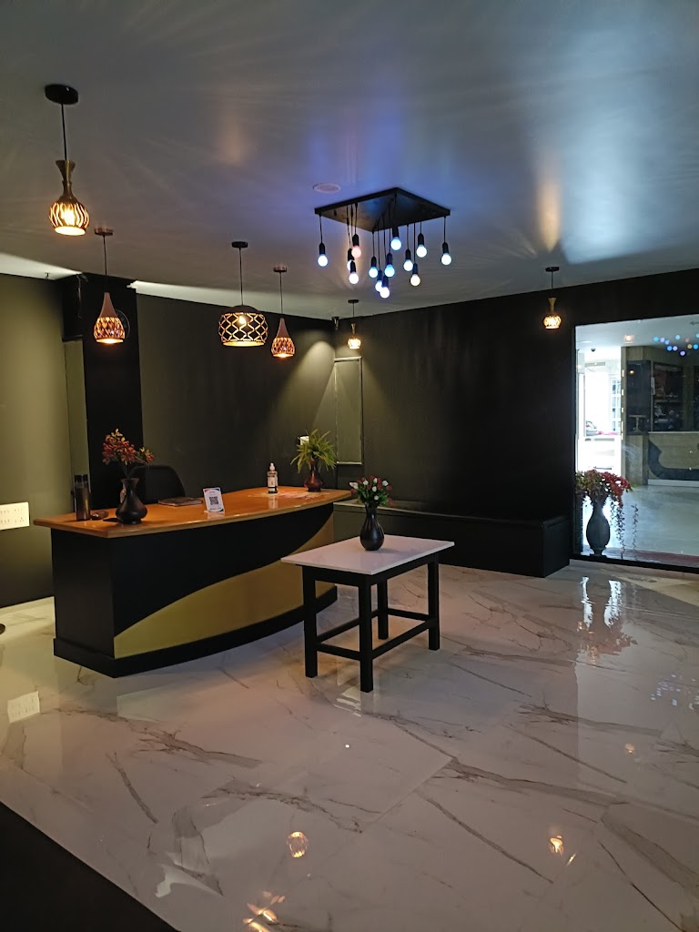 Black Gold Saloon Japan Center