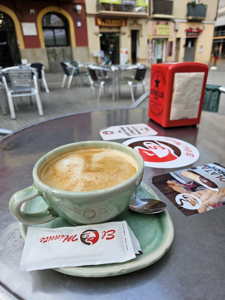 Bar Cinc Minuts — Comida y bebida