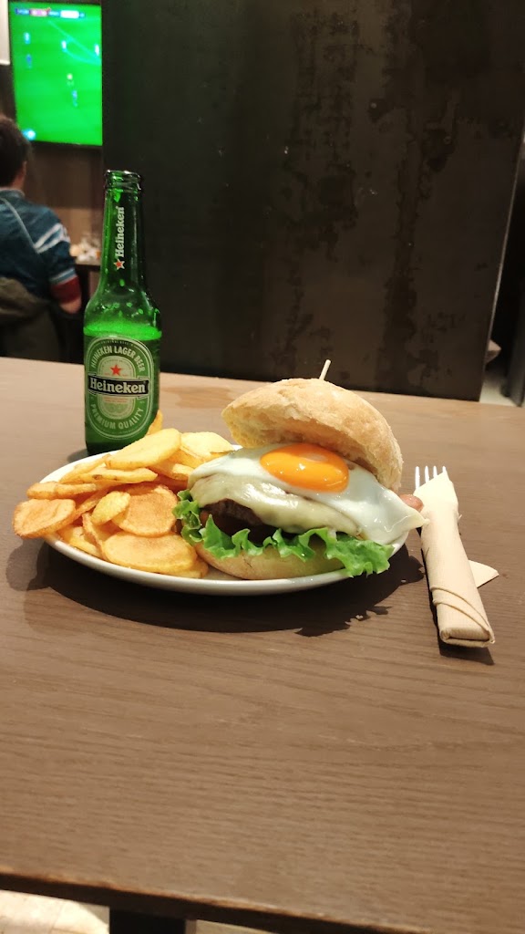Aieko Taberna — Comida y bebida