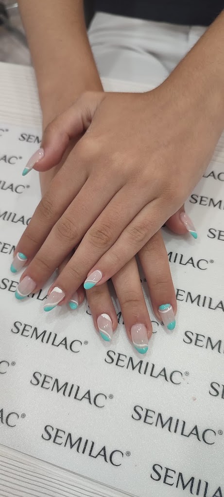Centro De Estetica Esquitx — Manicura