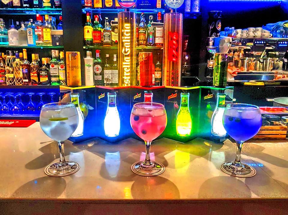 80/20 COCKTAIL LOUNGE — Del propietario