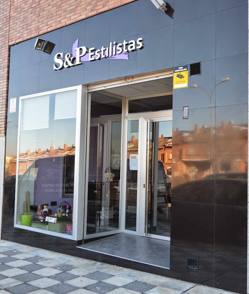 S&P Estilistas. — Exterior