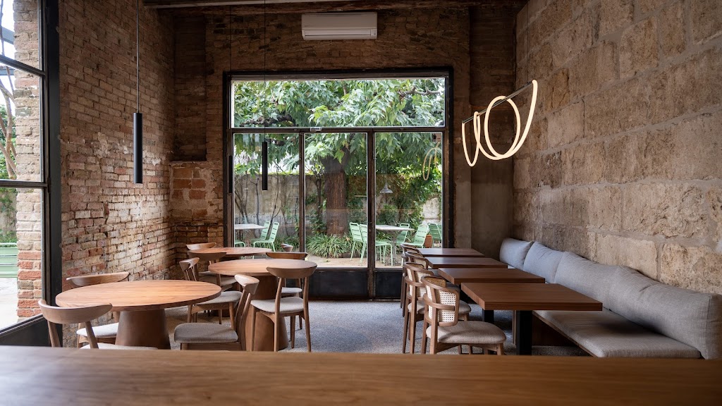 Flora * Hostel * Restaurant