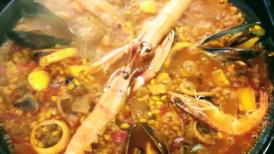Restaurante El Barquero — Comida y bebida