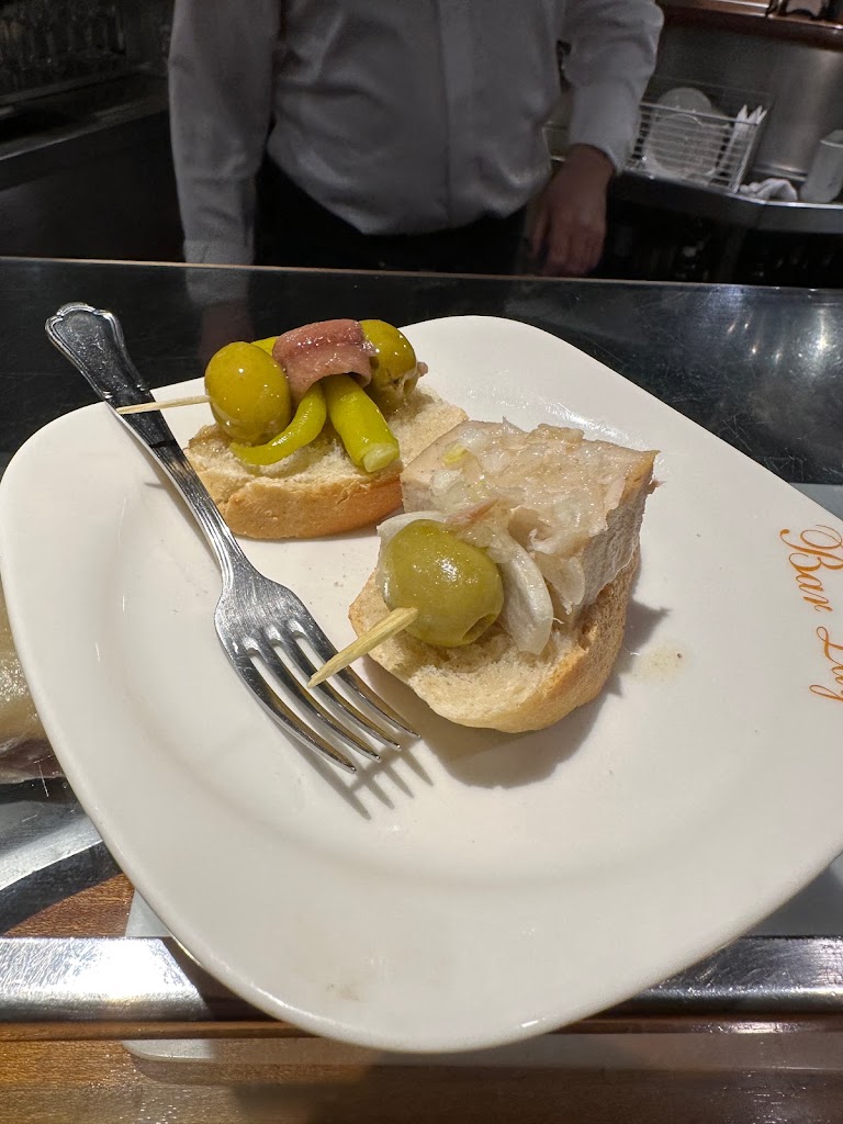 Bar Lago — Comida y bebida