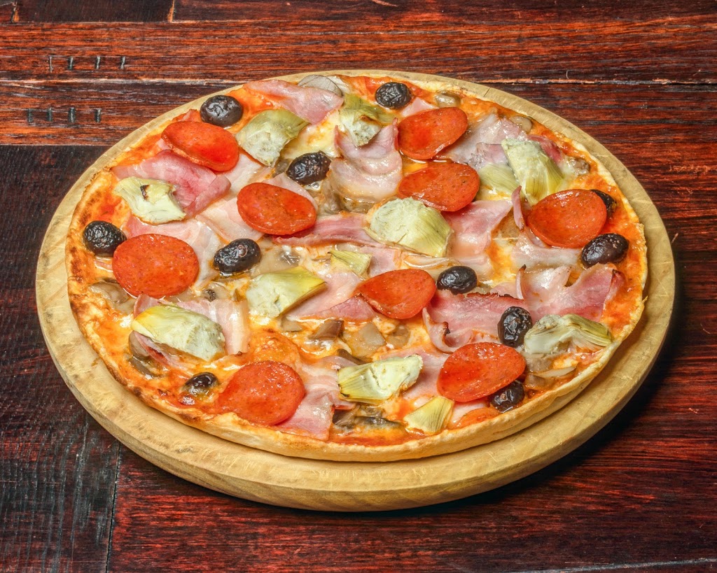 Pizzeria 5 Jotas — Comida y bebida