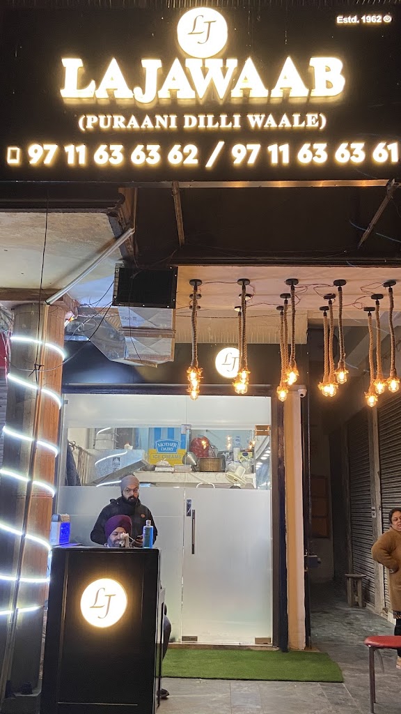 Lajawaab Puraani Dilli Waale