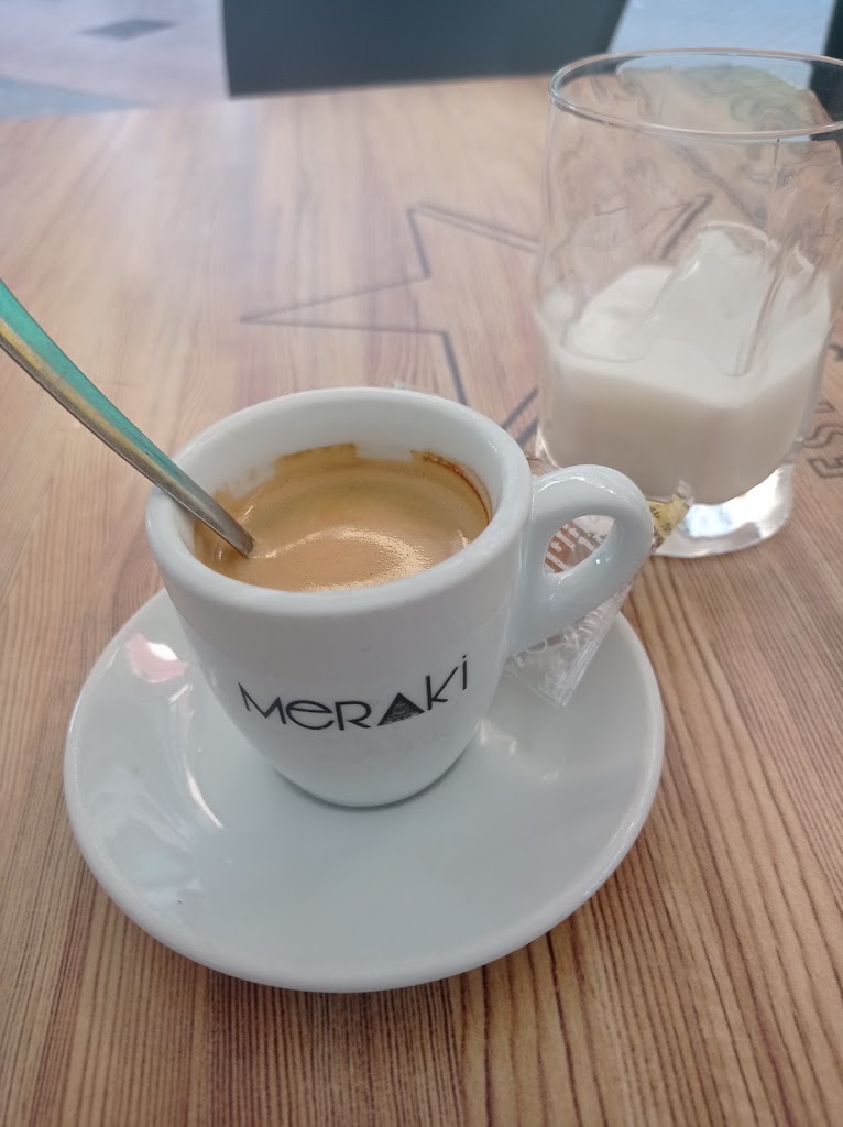 Meraki Lounge Bar — Comida y bebida