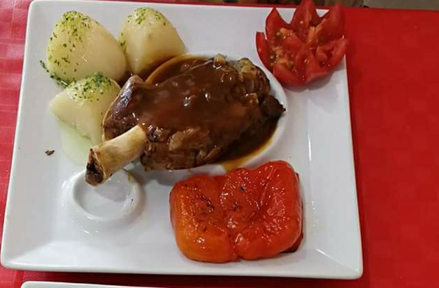 Bar Cafeteria La Geria — Comida y bebida