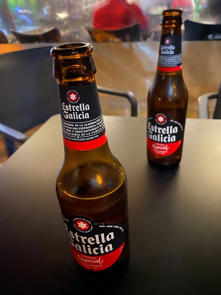 Irish Tavern Les Xanes — Comida y bebida